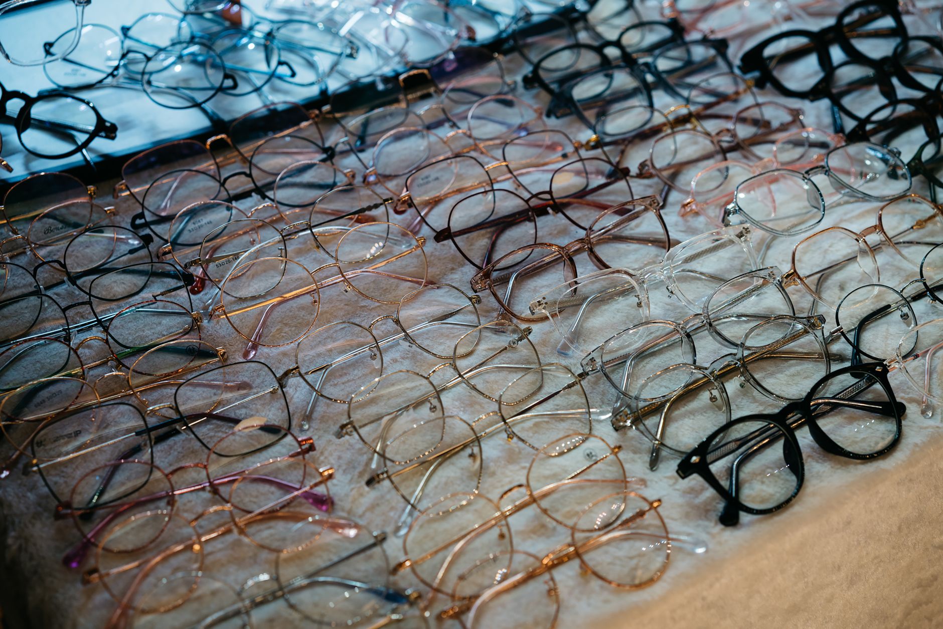 Juniper — Oval frames in Acetate & metal